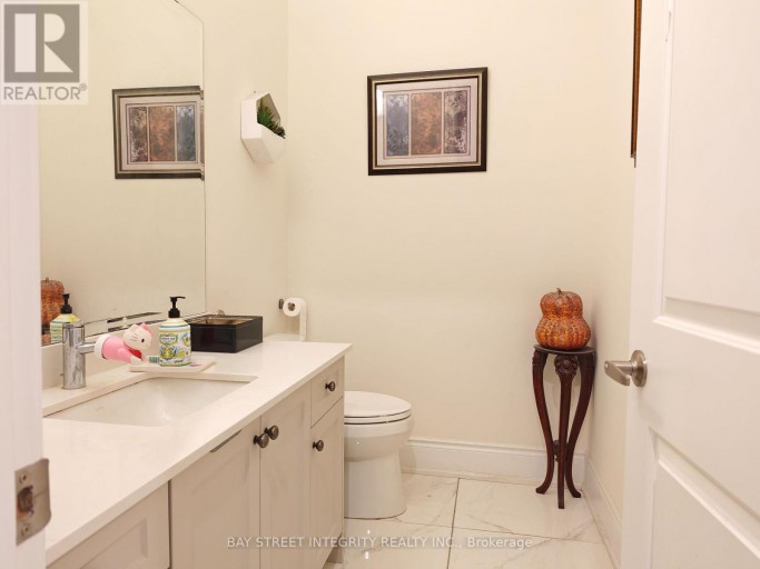 211 HILLSVIEW DRIVE, Richmond Hill (Observatory), Ontario, L4C4L8