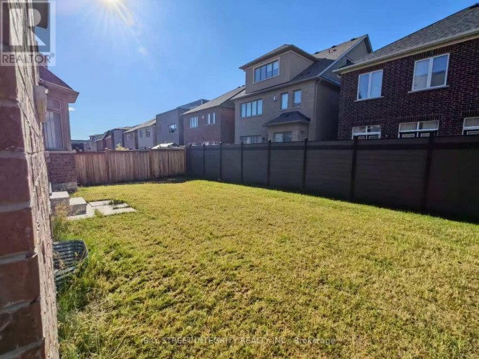 211 HILLSVIEW DRIVE, Richmond Hill (Observatory), Ontario, L4C4L8