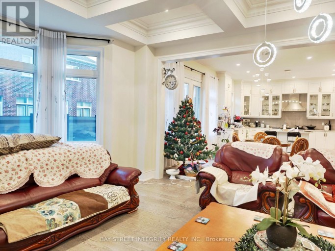211 HILLSVIEW DRIVE, Richmond Hill (Observatory), Ontario, L4C4L8