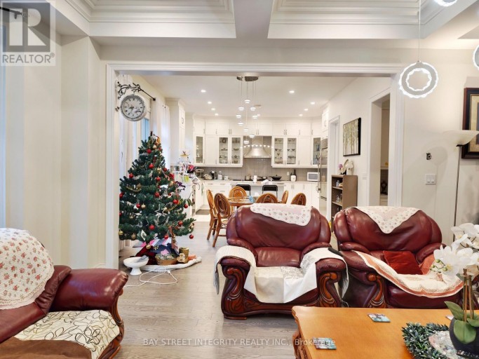 211 HILLSVIEW DRIVE, Richmond Hill (Observatory), Ontario, L4C4L8