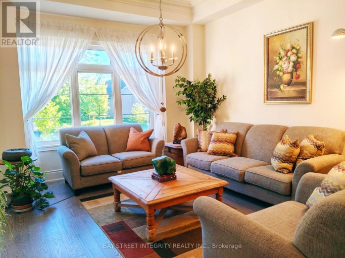 211 HILLSVIEW DRIVE, Richmond Hill (Observatory), Ontario, L4C4L8