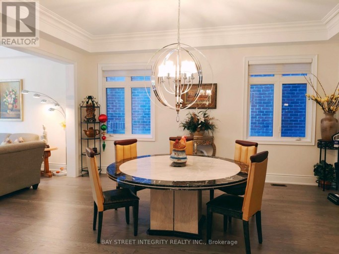 211 HILLSVIEW DRIVE, Richmond Hill (Observatory), Ontario, L4C4L8