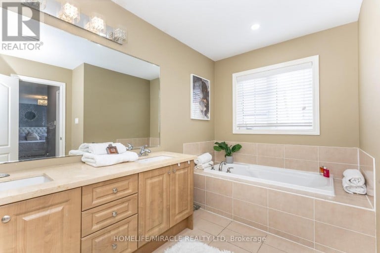 180 BONNIE BRAES DRIVE, Brampton (Credit Valley), Ontario, L6Y5Y7