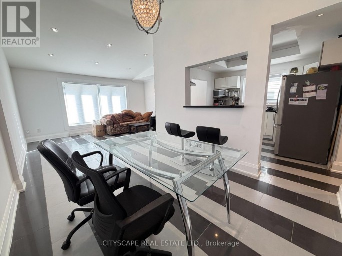 UPPER - 135 BONHAM BOULEVARD, Mississauga (Streetsville), Ontario, L5M1C8