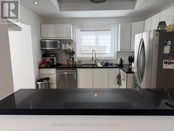 UPPER - 135 BONHAM BOULEVARD, Mississauga (Streetsville), Ontario, L5M1C8