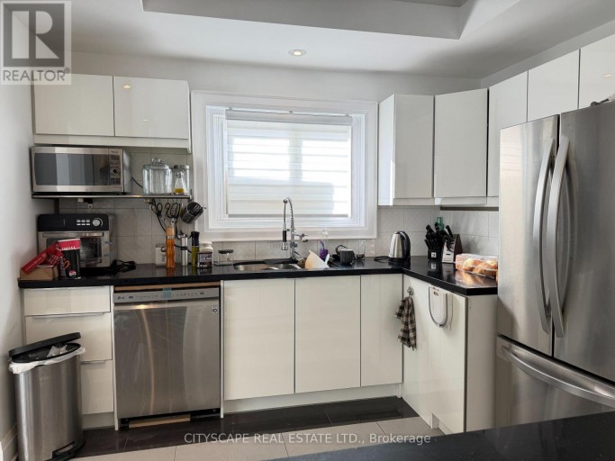 UPPER - 135 BONHAM BOULEVARD, Mississauga (Streetsville), Ontario, L5M1C8