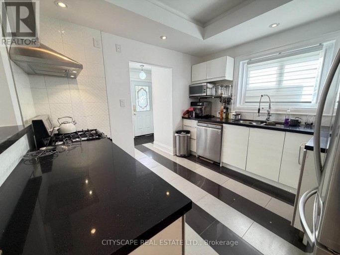 UPPER - 135 BONHAM BOULEVARD, Mississauga (Streetsville), Ontario, L5M1C8