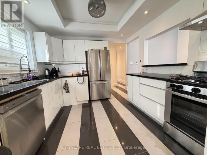UPPER - 135 BONHAM BOULEVARD, Mississauga (Streetsville), Ontario, L5M1C8