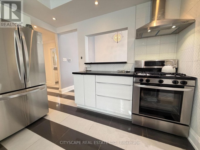 UPPER - 135 BONHAM BOULEVARD, Mississauga (Streetsville), Ontario, L5M1C8