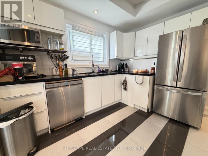 UPPER - 135 BONHAM BOULEVARD, Mississauga (Streetsville), Ontario, L5M1C8