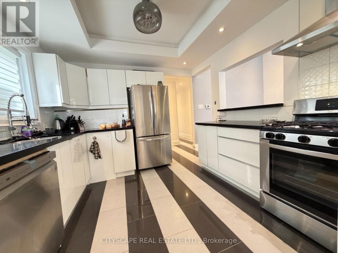 UPPER - 135 BONHAM BOULEVARD, Mississauga (Streetsville), Ontario, L5M1C8