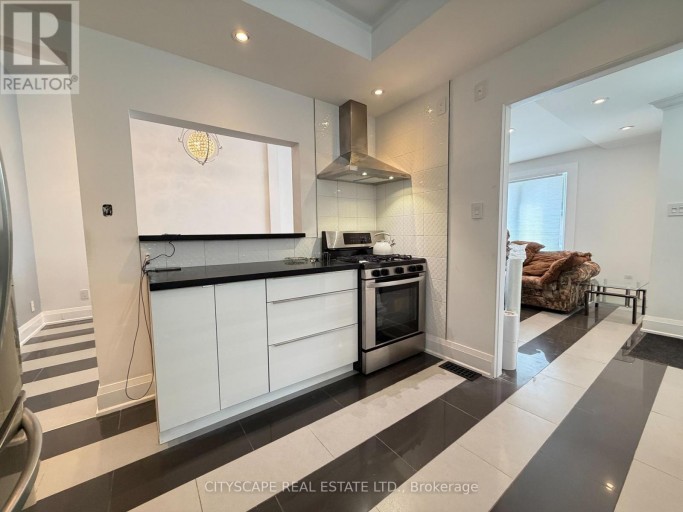 UPPER - 135 BONHAM BOULEVARD, Mississauga (Streetsville), Ontario, L5M1C8