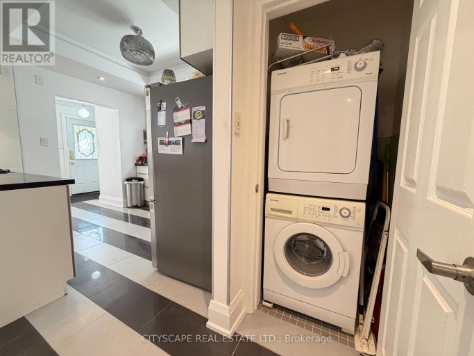 UPPER - 135 BONHAM BOULEVARD, Mississauga (Streetsville), Ontario, L5M1C8