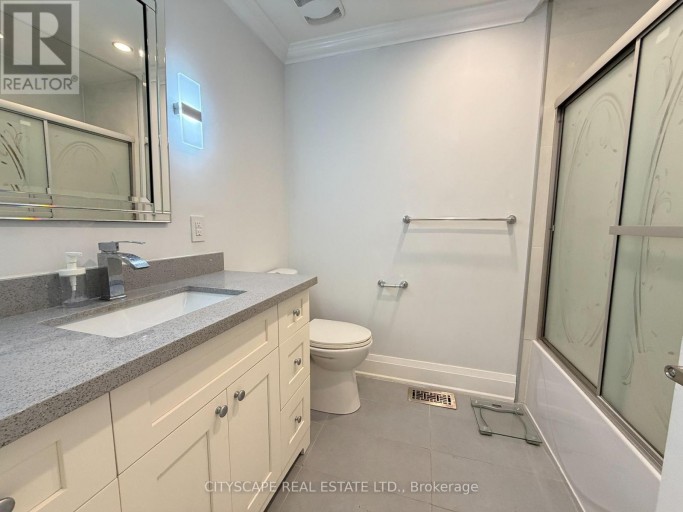 UPPER - 135 BONHAM BOULEVARD, Mississauga (Streetsville), Ontario, L5M1C8
