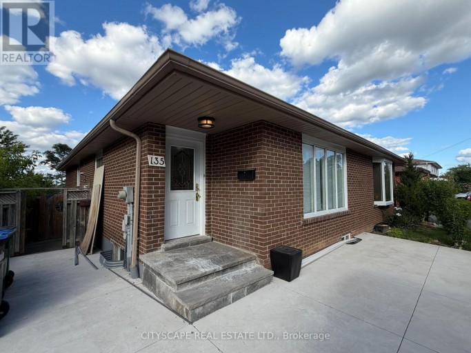 UPPER - 135 BONHAM BOULEVARD, Mississauga (Streetsville), Ontario, L5M1C8