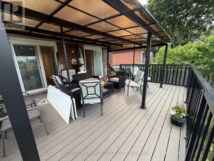 UPPER - 135 BONHAM BOULEVARD, Mississauga (Streetsville), Ontario, L5M1C8