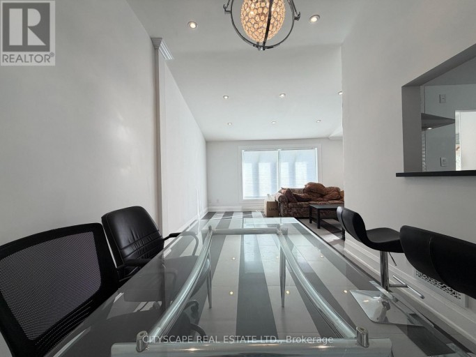 UPPER - 135 BONHAM BOULEVARD, Mississauga (Streetsville), Ontario, L5M1C8