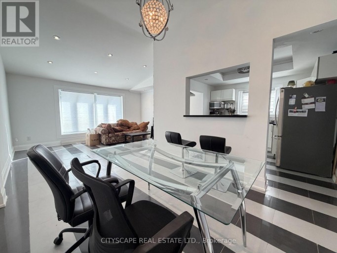 UPPER - 135 BONHAM BOULEVARD, Mississauga (Streetsville), Ontario, L5M1C8