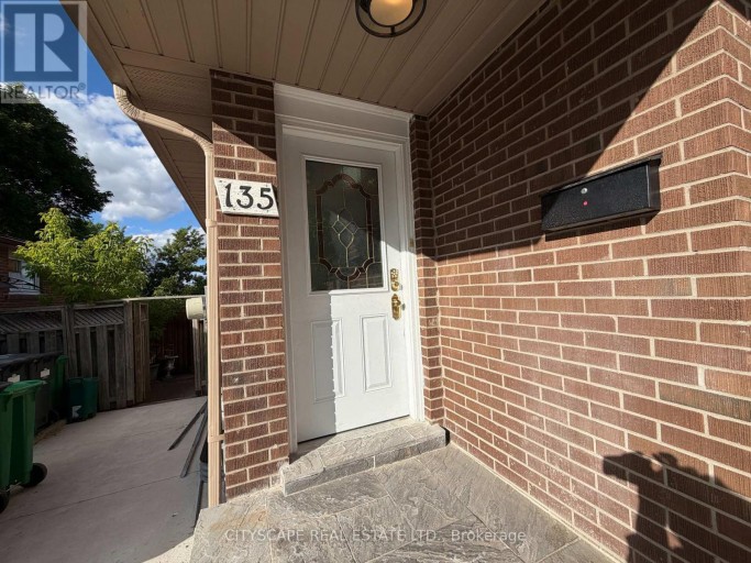 UPPER - 135 BONHAM BOULEVARD, Mississauga (Streetsville), Ontario, L5M1C8
