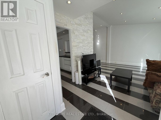UPPER - 135 BONHAM BOULEVARD, Mississauga (Streetsville), Ontario, L5M1C8