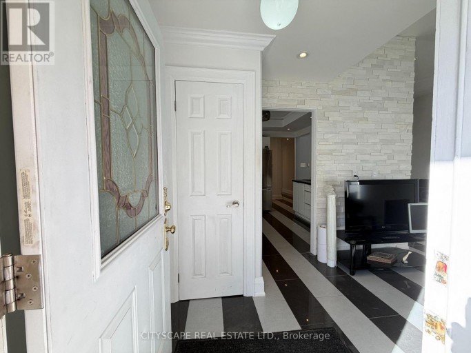 UPPER - 135 BONHAM BOULEVARD, Mississauga (Streetsville), Ontario, L5M1C8