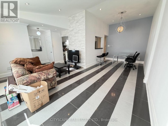 UPPER - 135 BONHAM BOULEVARD, Mississauga (Streetsville), Ontario, L5M1C8