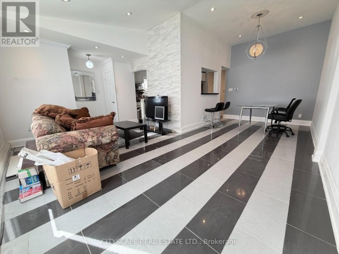 UPPER - 135 BONHAM BOULEVARD, Mississauga (Streetsville), Ontario, L5M1C8