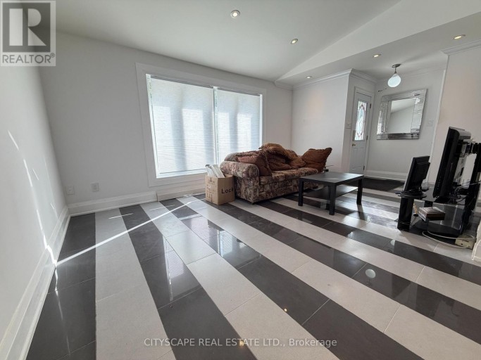 UPPER - 135 BONHAM BOULEVARD, Mississauga (Streetsville), Ontario, L5M1C8