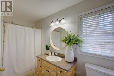 830 SCOTLAND STREET Centre Wellington (Fergus) Ontario photo 23