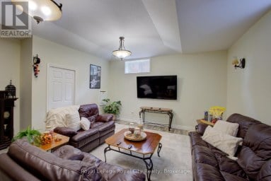 830 SCOTLAND STREET Centre Wellington (Fergus) Ontario photo 26