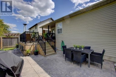 830 SCOTLAND STREET Centre Wellington (Fergus) Ontario photo 37
