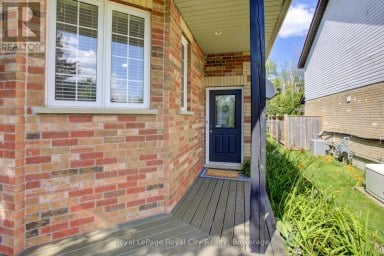 830 SCOTLAND STREET Centre Wellington (Fergus) Ontario photo 5
