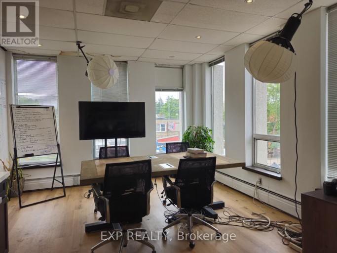 200 - 534 BRANT STREET, Burlington (Brant), Ontario, L7R2G8