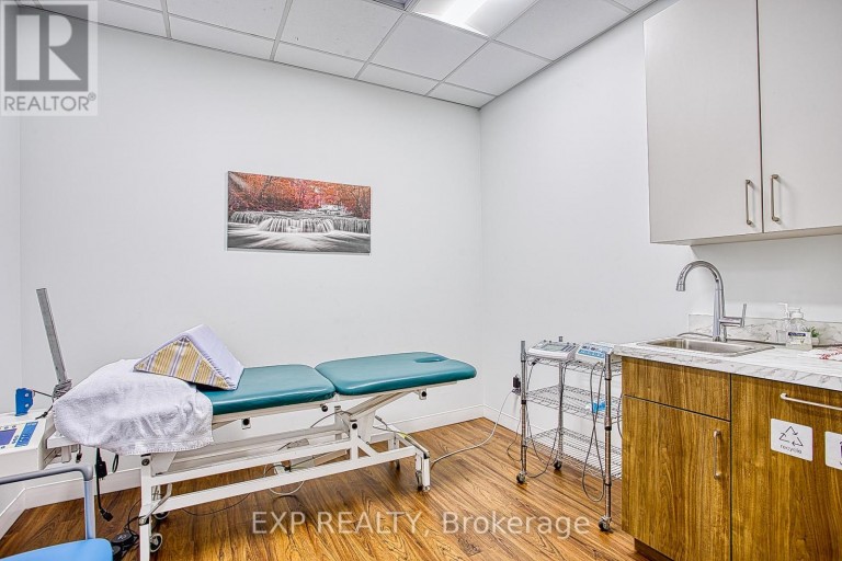 1 LL - 150 MAIN STREET W, Hamilton (Central), Ontario, L8P1H8