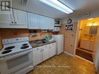 LOWER - 73 REGATTA CRESCENT Toronto (Newtonbrook West) Ontario photo 4