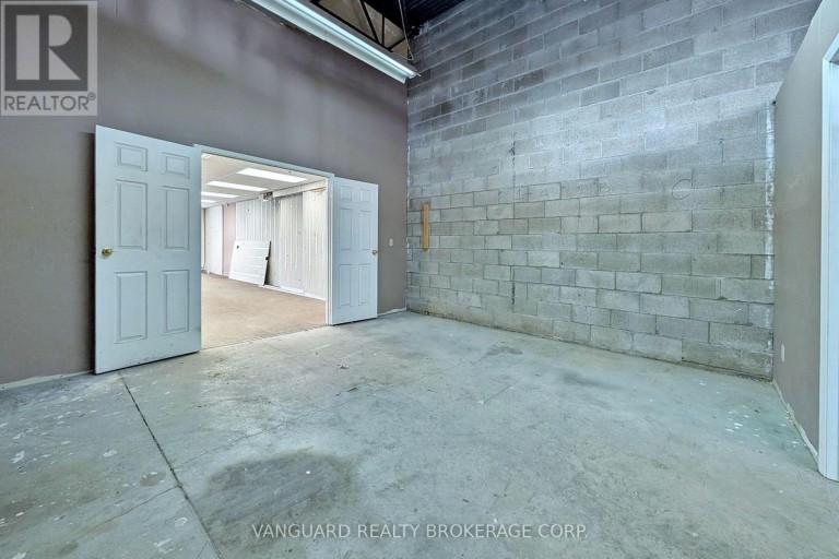 90-92 MARTIN ROSS AVENUE, Toronto (York University Heights), Ontario, M3J2L4