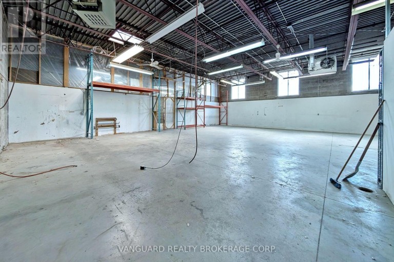 90-92 MARTIN ROSS AVENUE, Toronto (York University Heights), Ontario, M3J2L4