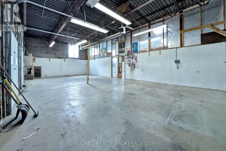 90-92 MARTIN ROSS AVENUE, Toronto (York University Heights), Ontario, M3J2L4