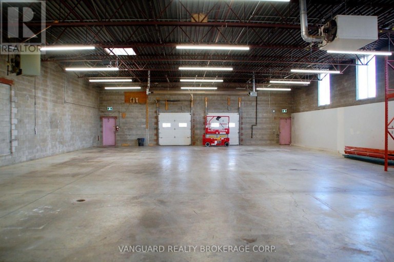 90-92 MARTIN ROSS AVENUE, Toronto (York University Heights), Ontario, M3J2L4