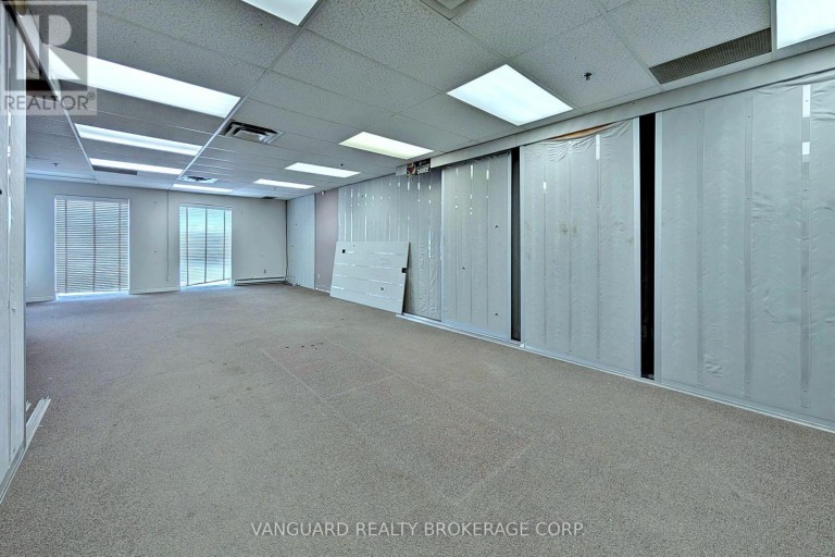 90-92 MARTIN ROSS AVENUE, Toronto (York University Heights), Ontario, M3J2L4