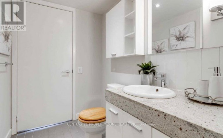 303 - 33 SINGER COURT, Toronto (Bayview Village), Ontario, M2K0B4