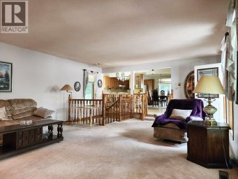 1818 Lakeside Road S Lethbridge Alberta photo 13