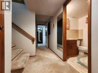 1818 Lakeside Road S Lethbridge Alberta photo 19