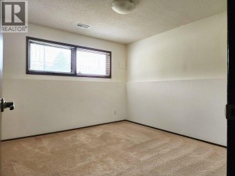 1818 Lakeside Road S Lethbridge Alberta photo 26