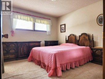 1818 Lakeside Road S Lethbridge Alberta photo 9