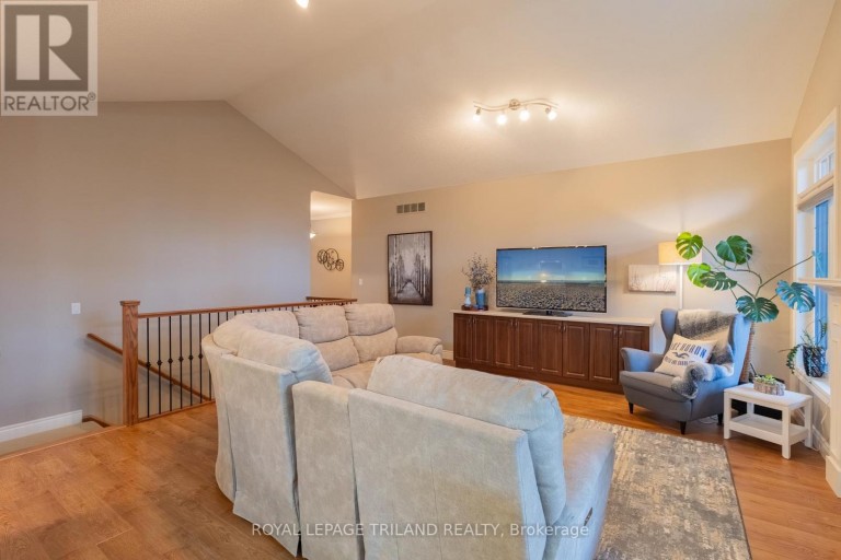 19 ERIN PLACE, Lambton Shores (Grand Bend), Ontario, N0M1T0