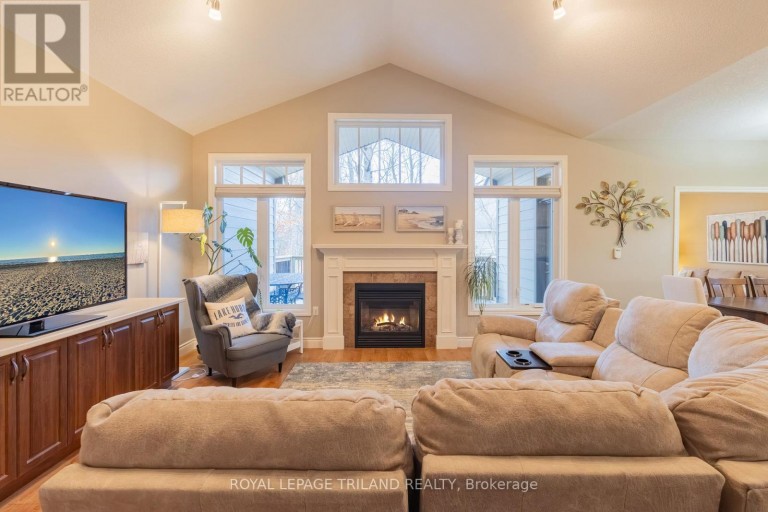 19 ERIN PLACE, Lambton Shores (Grand Bend), Ontario, N0M1T0