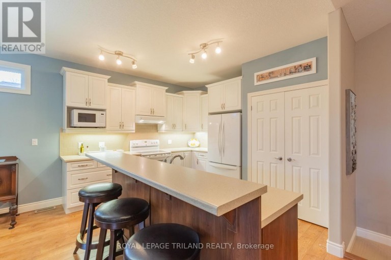 19 ERIN PLACE, Lambton Shores (Grand Bend), Ontario, N0M1T0