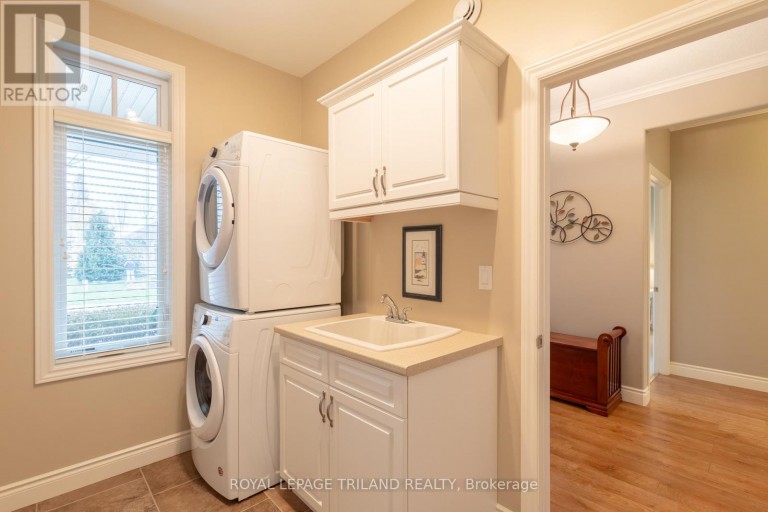 19 ERIN PLACE, Lambton Shores (Grand Bend), Ontario, N0M1T0