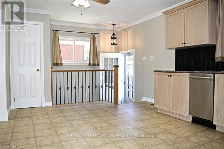 UPPER - 5 MCCAMMON STREET, Brant (Paris), Ontario, N3L1V8
